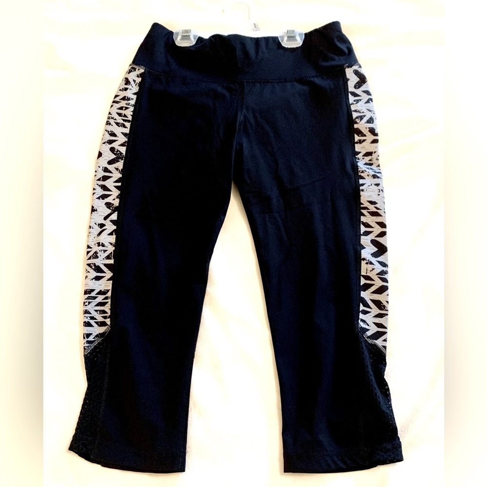 Sweaty Betty Black Cropped Leggings W/Mesh Gray Pattern Siding On Legs Sz Small